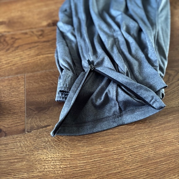 Old Navy Gray Sweatpants Active tapered go-dry in size L - Picture 5 of 6